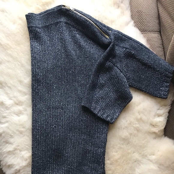 SOLD - Black and White Gap Dress Shirt - Picture 2 of 5